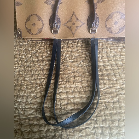 Louis Vuitton OnTheGo Tote GM - Picture 10 of 11